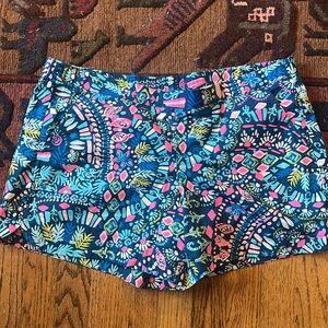 Lilly Pulitzer Women’s Pull on shorts - L